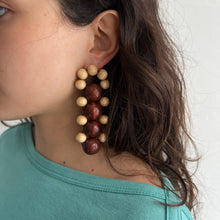 Load image into Gallery viewer, Bombyx earrings [brown/natural]
